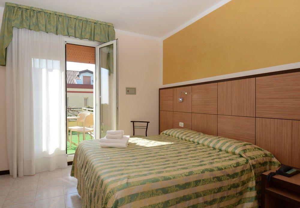 Hotel Righetto Fronte Mare คาวัลลิโน-เตรปอร์ติ ภายนอก รูปภาพ