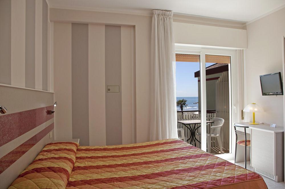Hotel Righetto Fronte Mare คาวัลลิโน-เตรปอร์ติ ภายนอก รูปภาพ