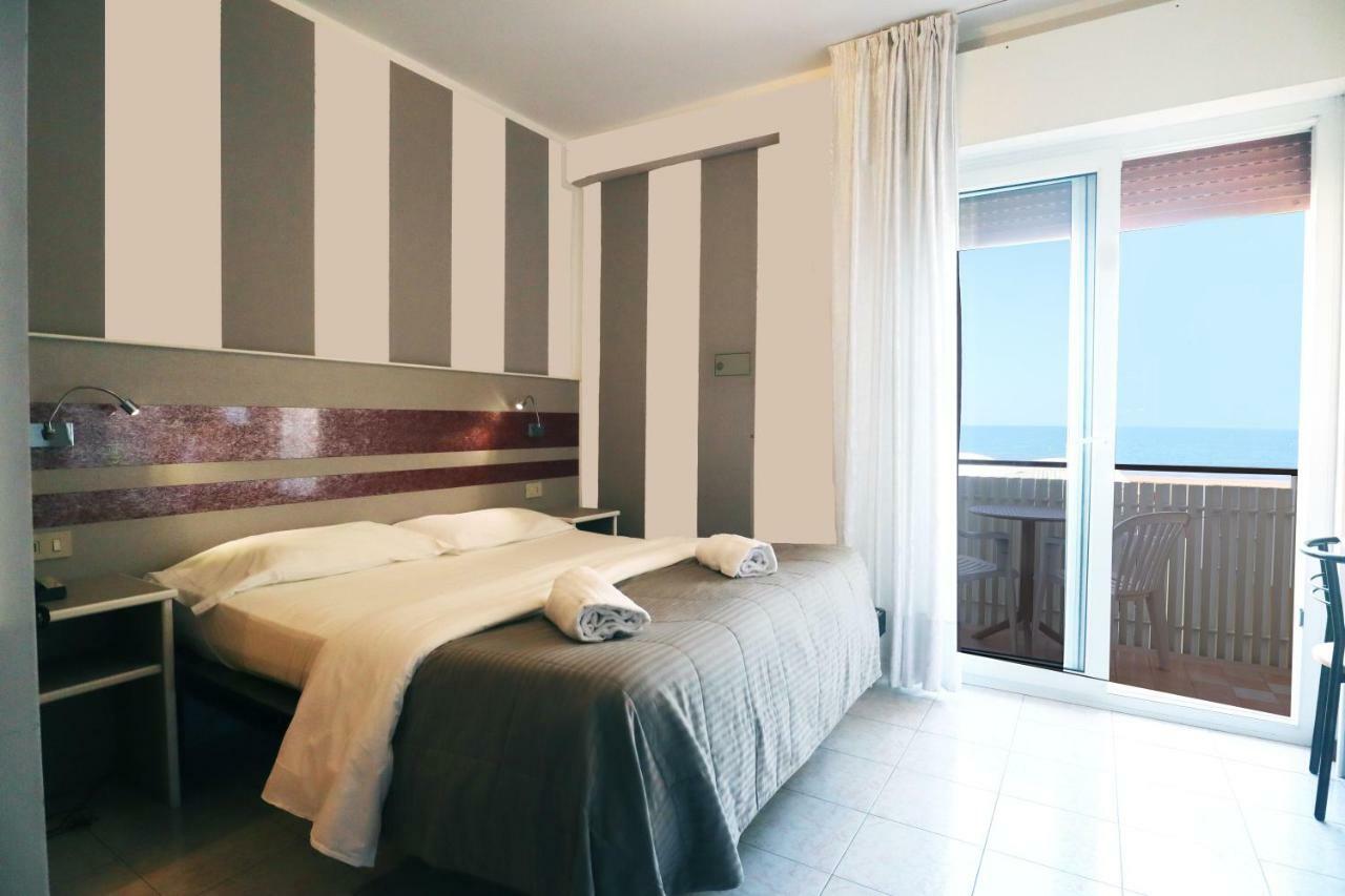 Hotel Righetto Fronte Mare คาวัลลิโน-เตรปอร์ติ ภายนอก รูปภาพ