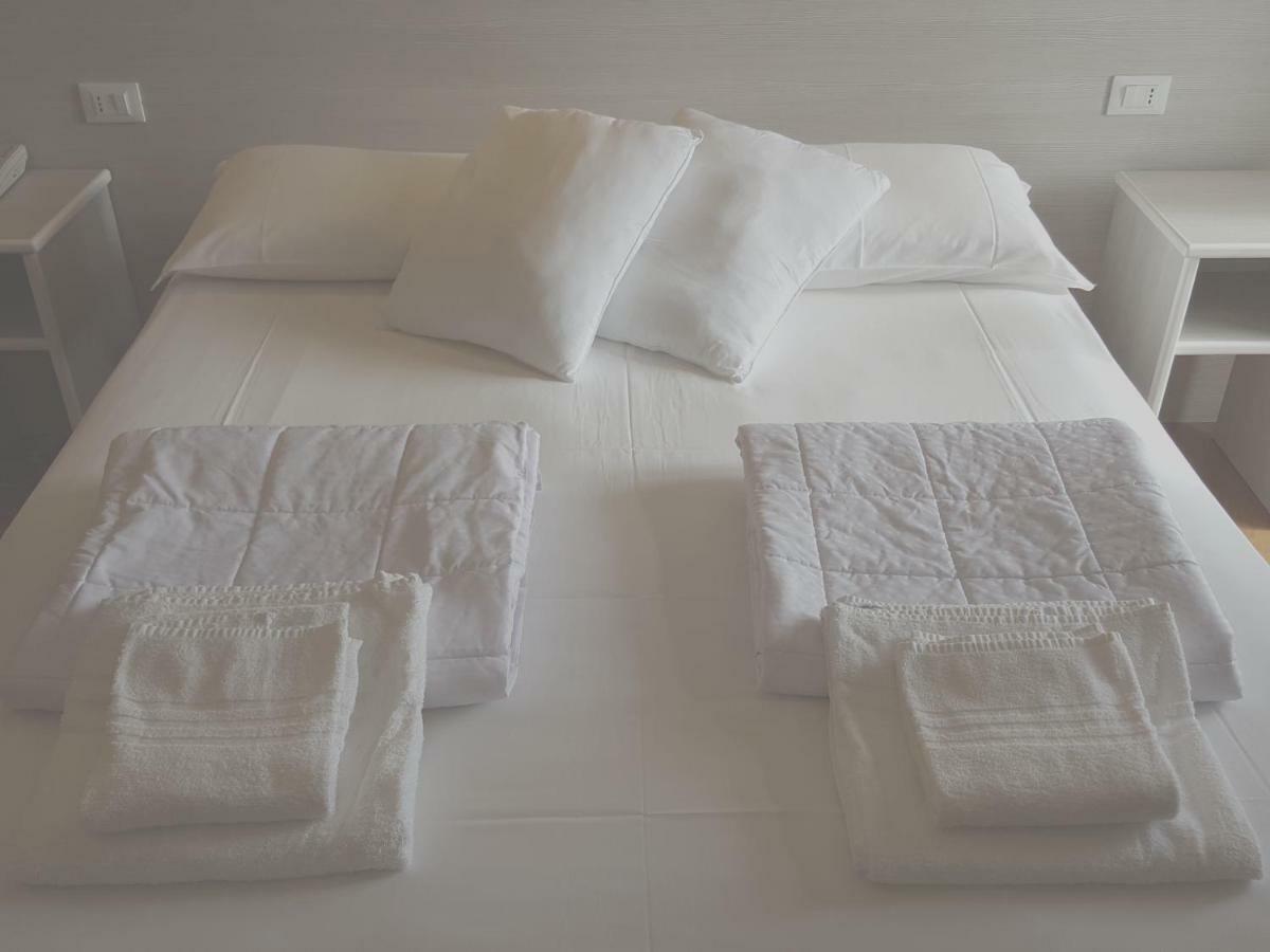 Hotel Righetto Fronte Mare คาวัลลิโน-เตรปอร์ติ ภายนอก รูปภาพ